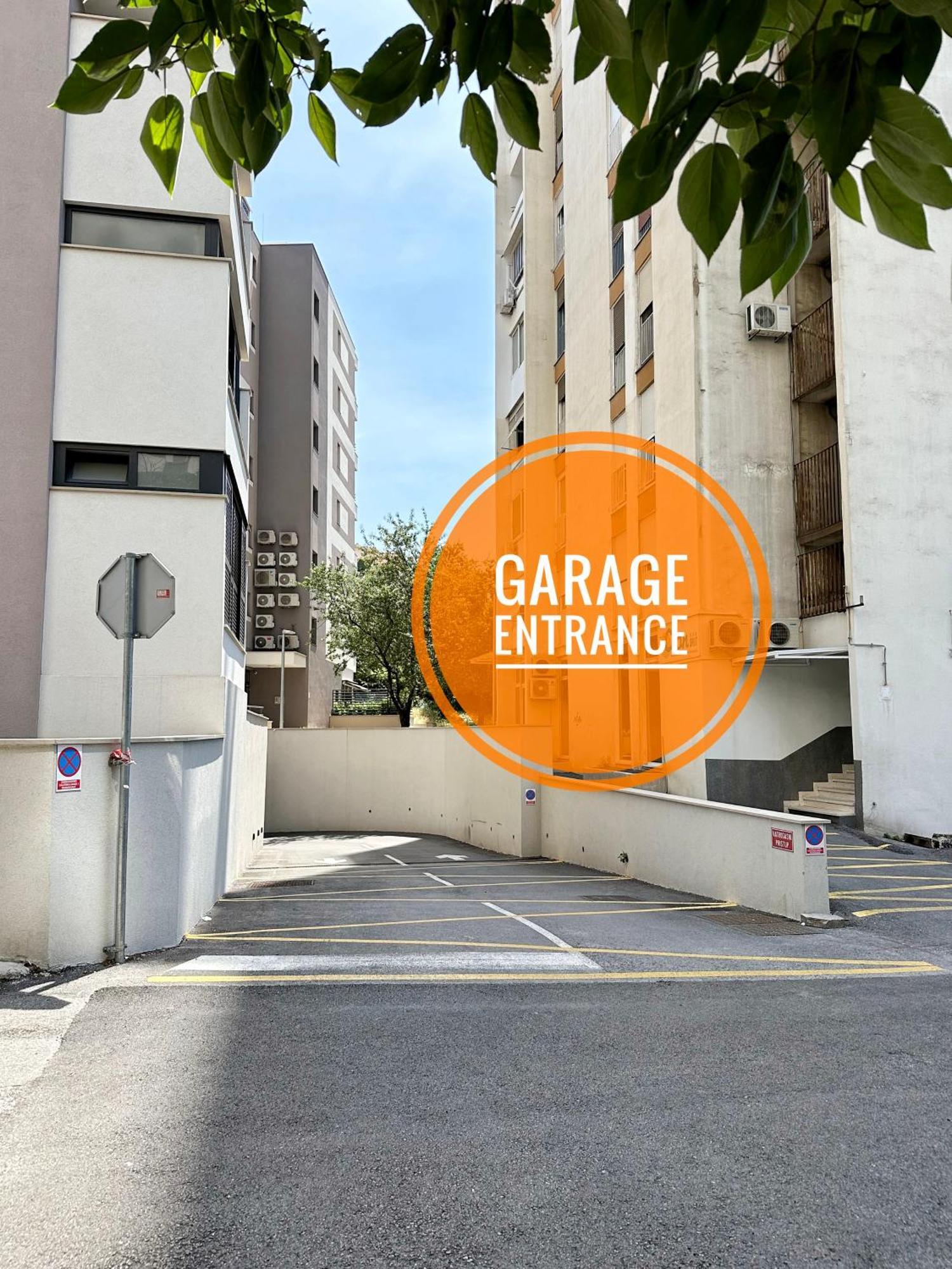 S'Akvarel 4 - Private Garage Apartment Split Bagian luar foto