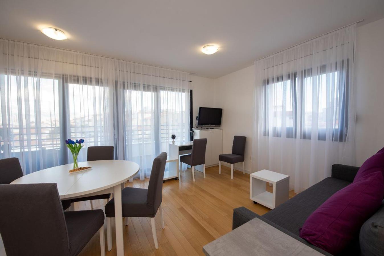 S'Akvarel 4 - Private Garage Apartment Split Bagian luar foto