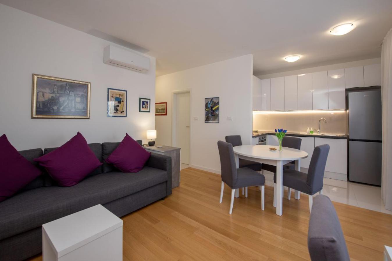 S'Akvarel 4 - Private Garage Apartment Split Bagian luar foto