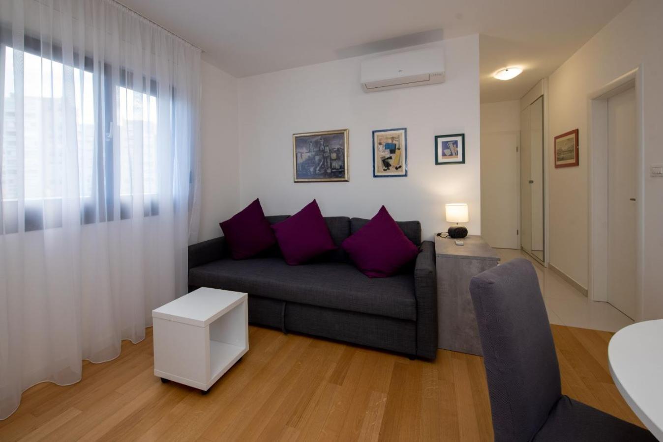 S'Akvarel 4 - Private Garage Apartment Split Bagian luar foto
